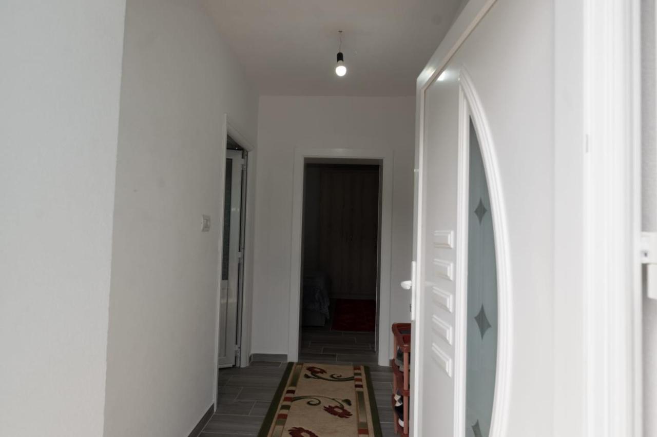 Erteo Guest House Pogradec Exterior photo