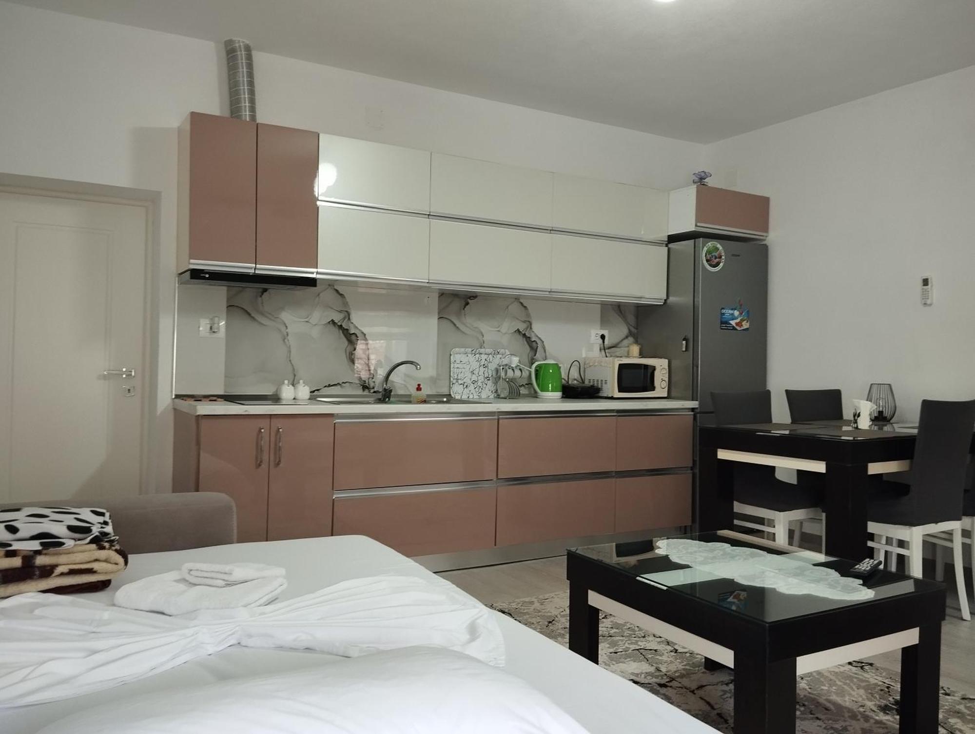 Erteo Guest House Pogradec Exterior photo