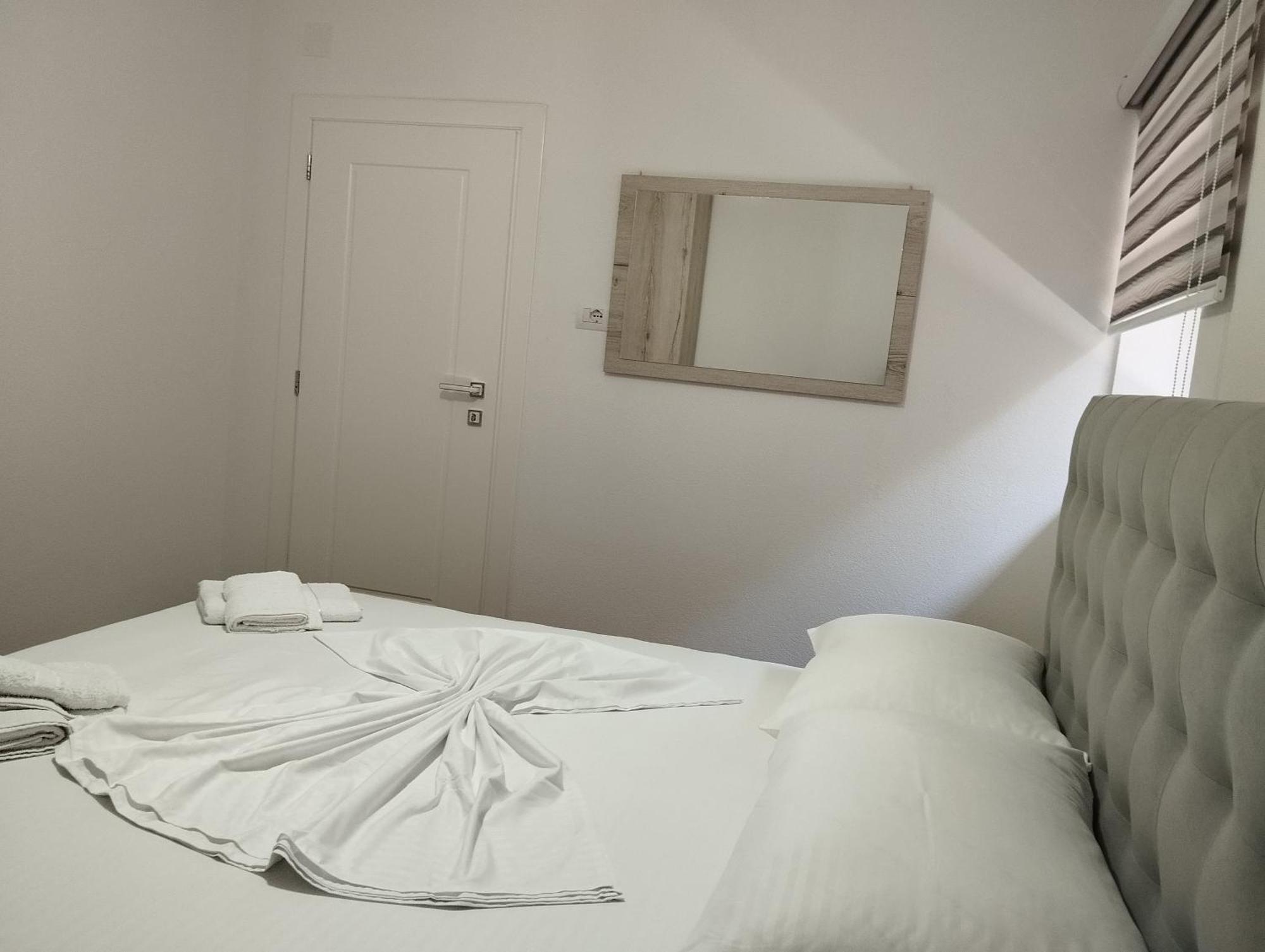 Erteo Guest House Pogradec Exterior photo